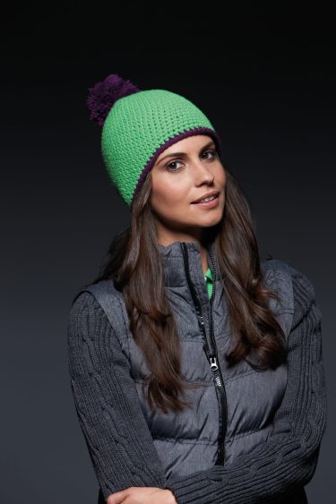 Dviejų spalvų žieminės kepurės su bumbulu Myrtle Beach | MB 7964 Crocheted pompom